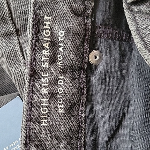 Universal Thread High Rise Straight Leg Jeans. NEW!! Never worn. - Picture 7 of 8